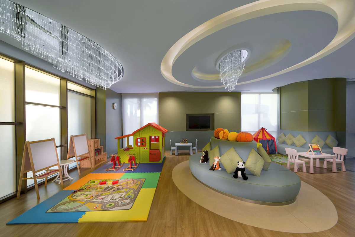 سالن بازی کودکان هتل هایت رجنسی دبی کریک هایتس